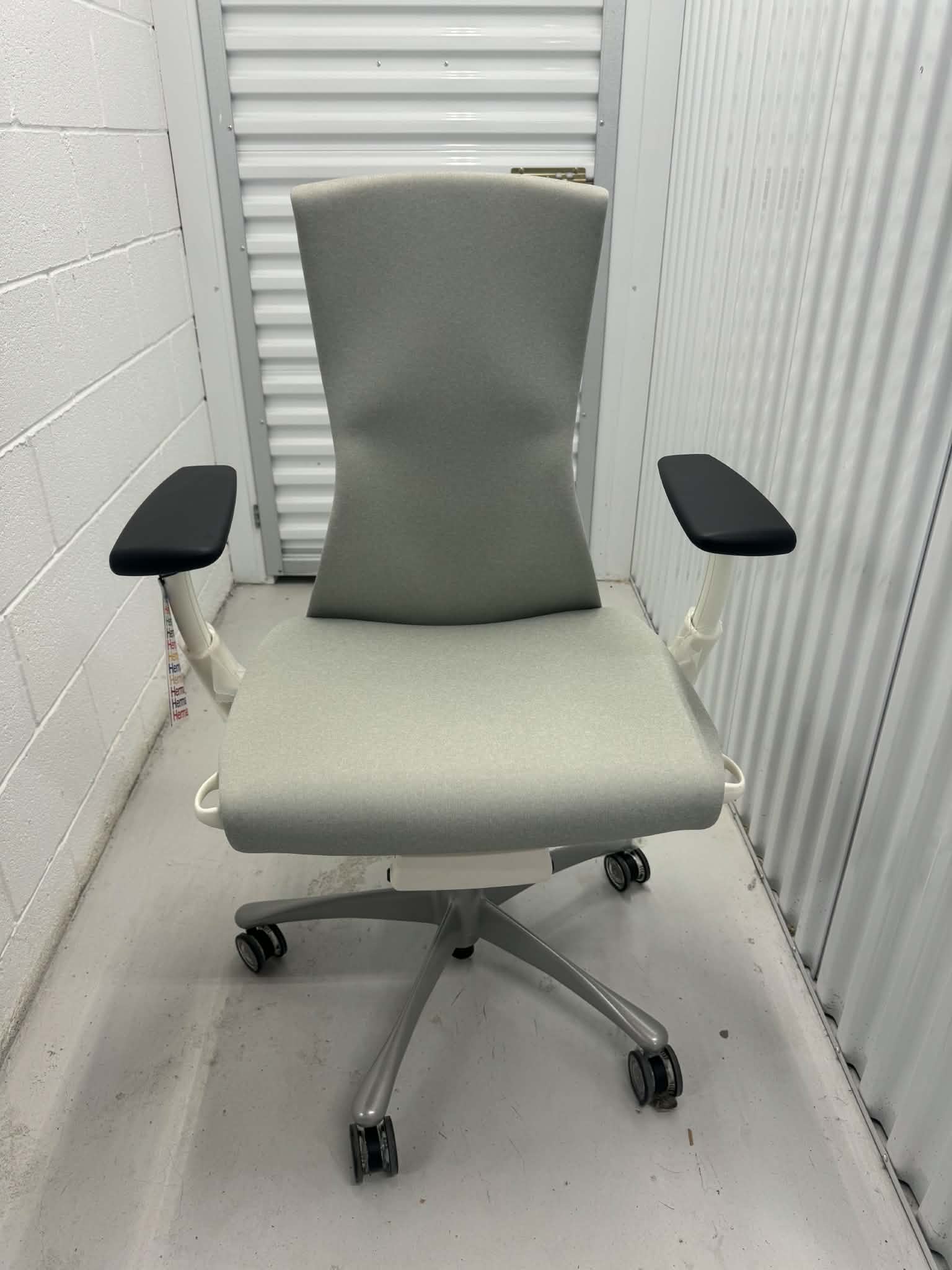 Herman Miller Embody, Feather Grey · White frame / Titanium base
