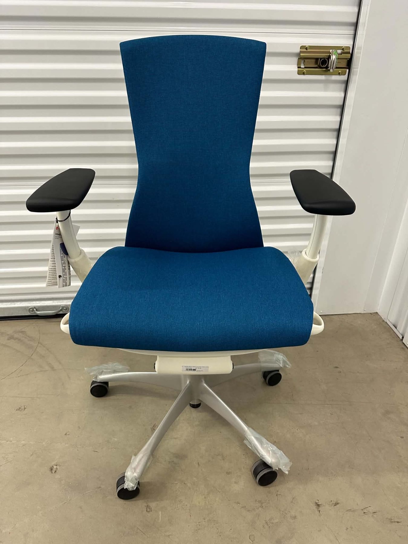 Herman Miller Embody, Blue Grotto · White frame / Silver base