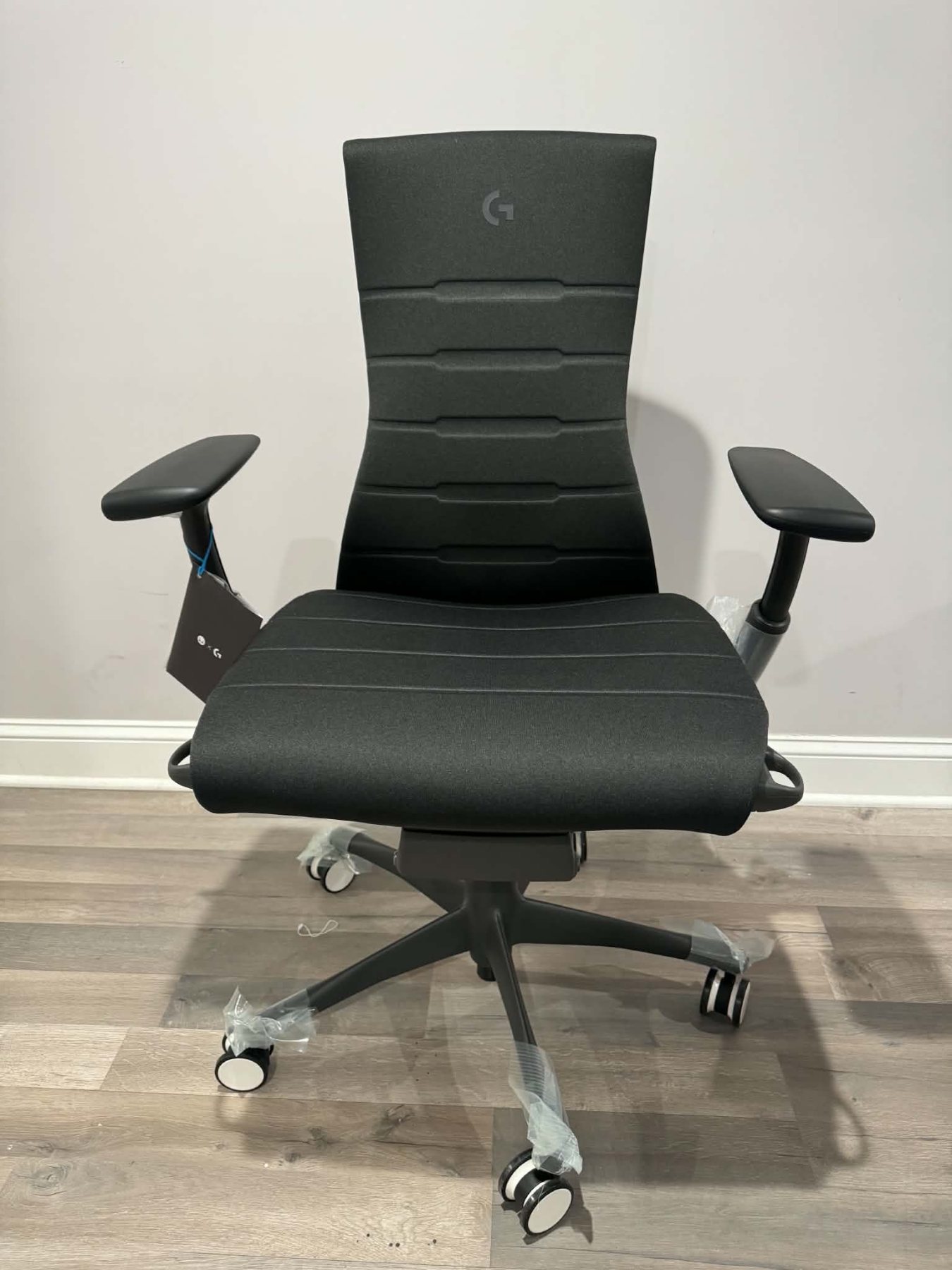 Herman Miller Embody Gaming, Black / White · Graphite frame