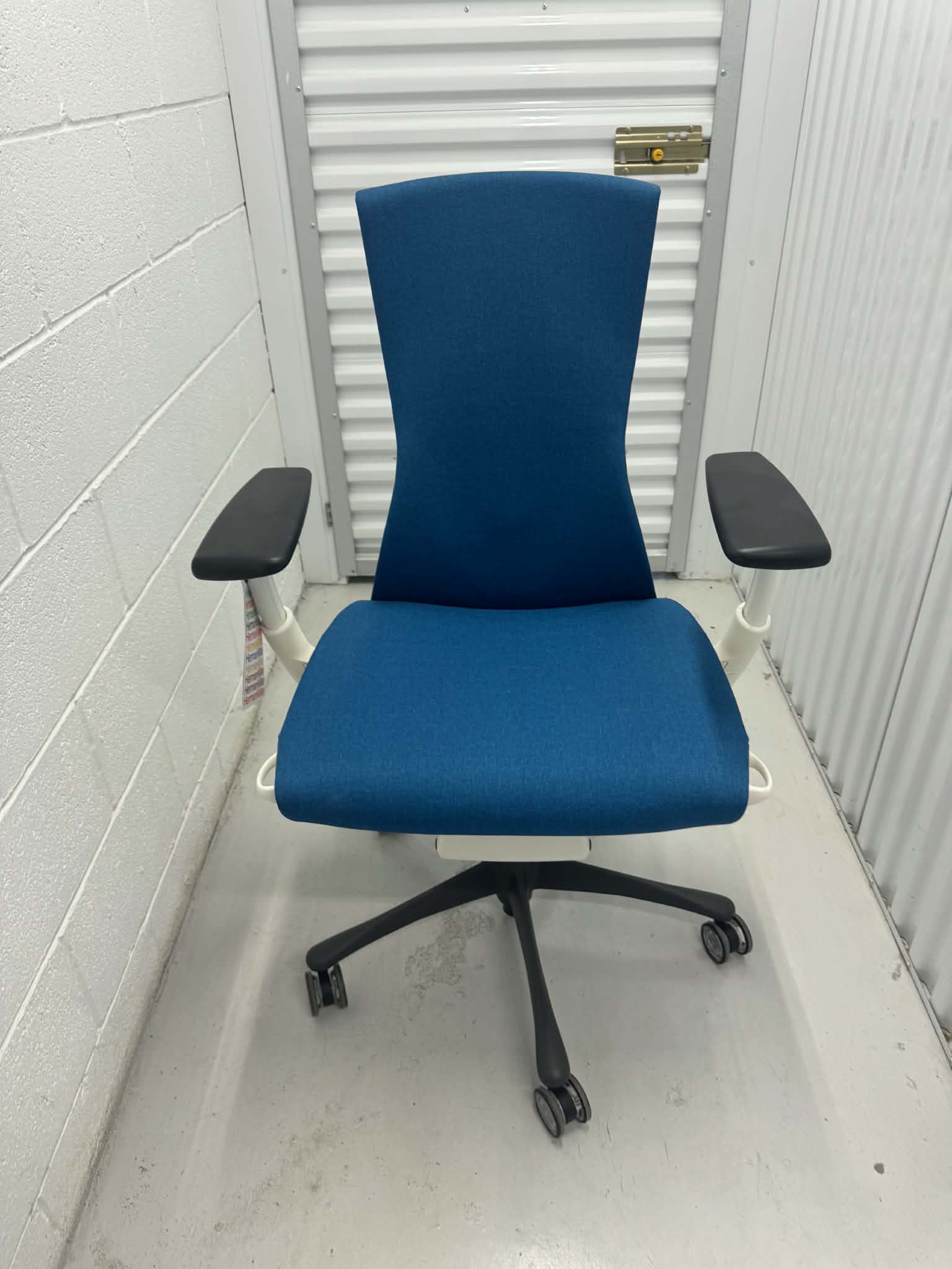 Herman Miller Embody, Blue Grotto · White frame / Graphite base