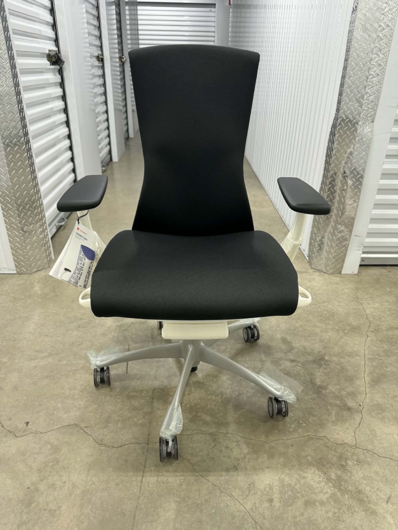 Herman Miller Embody, Black · White frame / Silver base